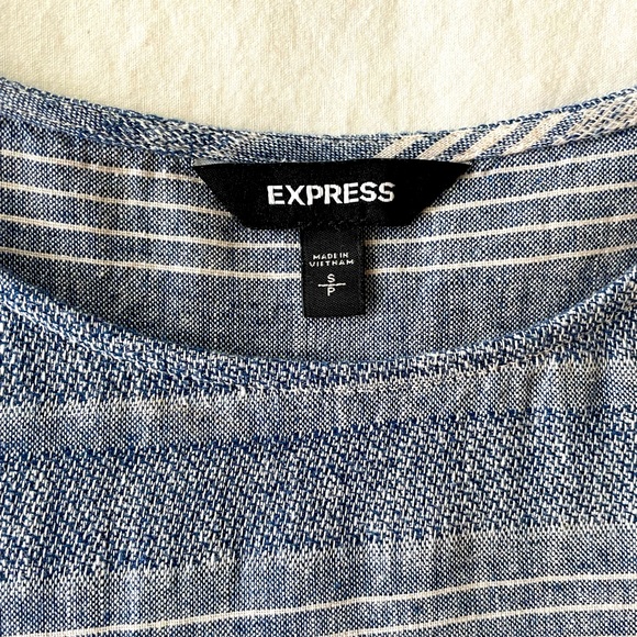 Chambray striped mini wrap dress with flutter sleeve. Size S. - Picture 4 of 4